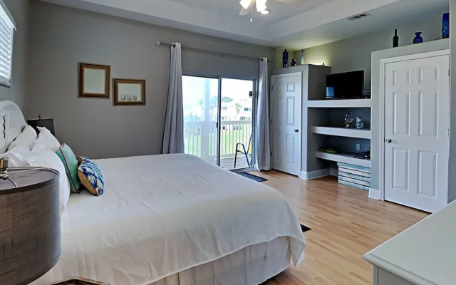 Sandpiper Cove #4213 by Southern Vacation Rentals