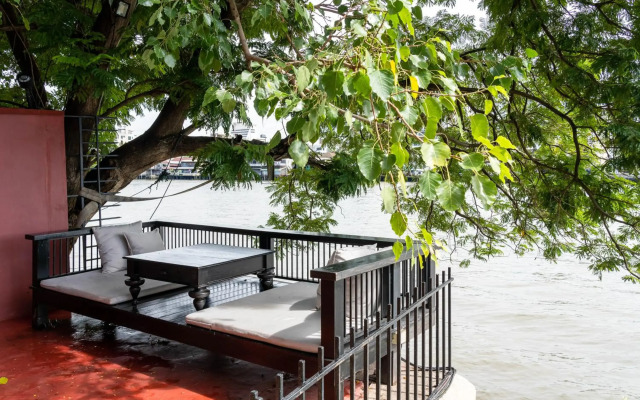 Amdaeng Bangkok Riverside Hotel