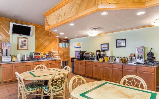 Days Inn Pensacola - Historic Downtown