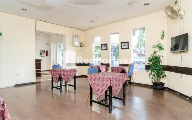 Reddoorz Plus @ Jl Kh Wahid Hasyim Medan