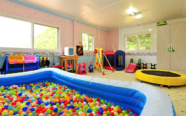 Gapyong Arno Kids Spa Pension