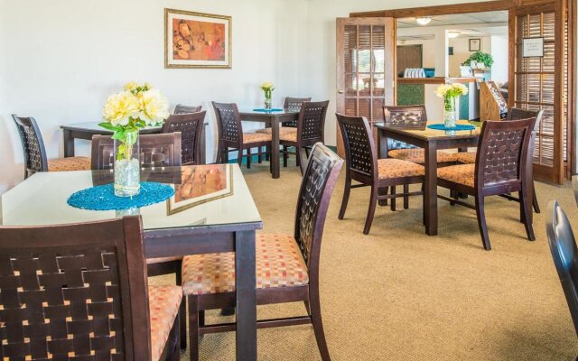 Sunset Inn & Suites - Lincoln Airport