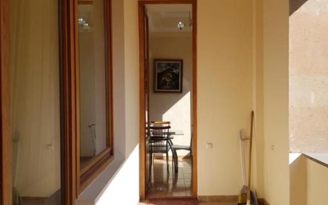 Northern Avenue 2 bedroom Deluxe apartment with Balcony HH644