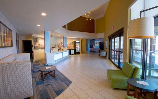 Holiday Inn Express & Suites Canyonville