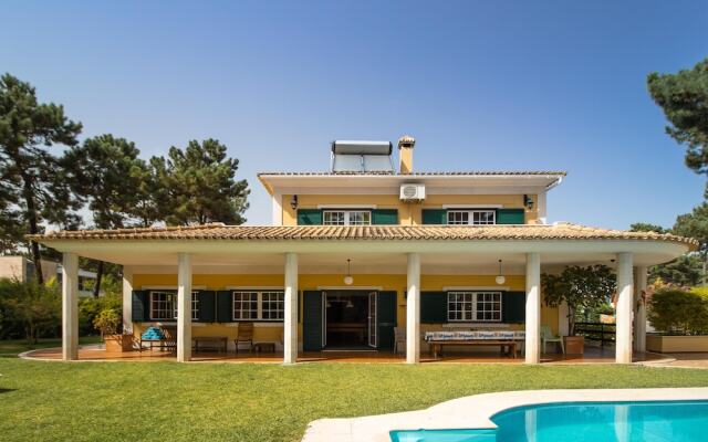 Aroeira Villa Sleeps 10 With Pool