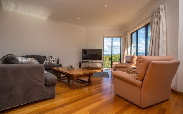 Kara Yaringa on Hill Street