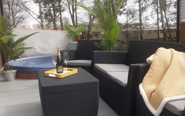Impeccable 3-bed Cabin in Tattershall, UK