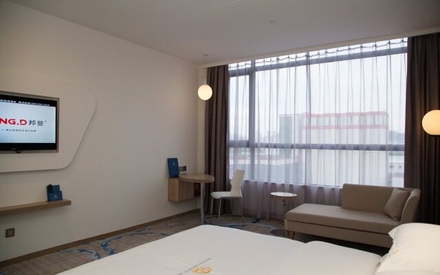 Qianhai Holiday Hotel