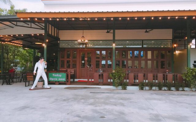 Sunday J Resort & Restaurant