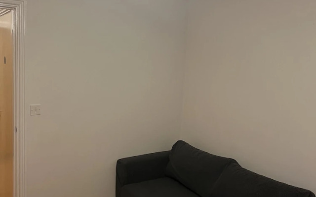 Entire Captivating 2-bed House in Manchester