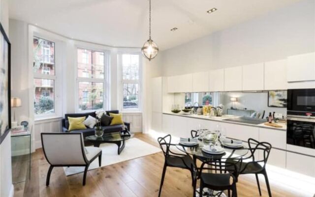 Kensington Court by Lime Street