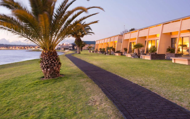 Oasis Beach Motel