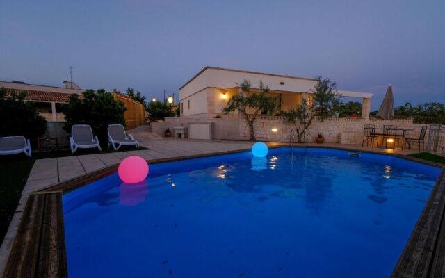 Tenuta con due Abitazioni Indipendenti e Piscina