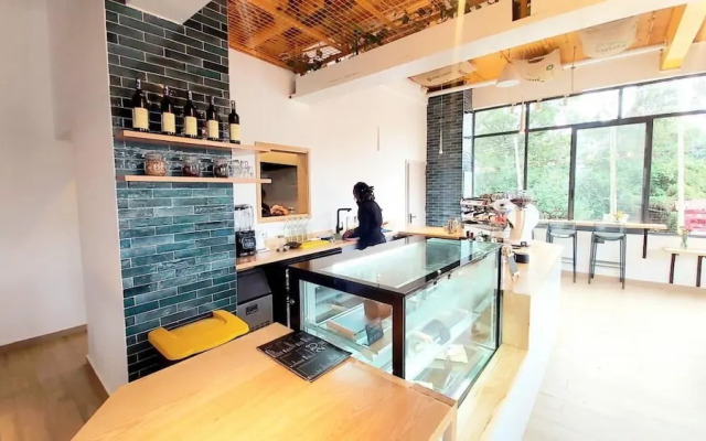 Luxurious Nairobi Condo With Rooftop Pool & Gym