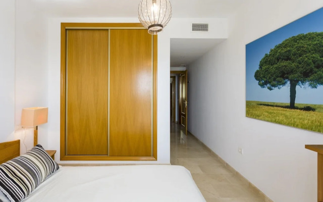 Two rooms Calm and sunny