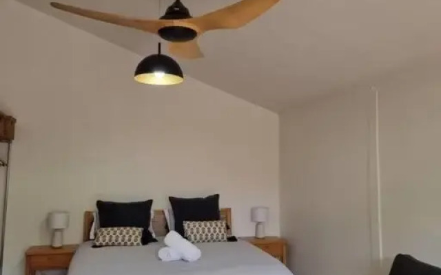 Garden Oasis-1 min from the beach & pet friendly!