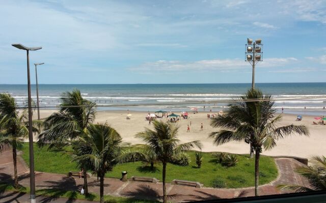 Apto. Pé na areia com Churrasqueira