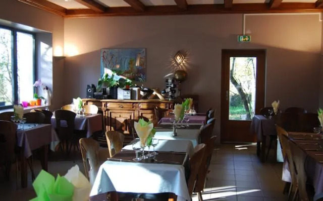 Hôtel Restaurant les Platanes