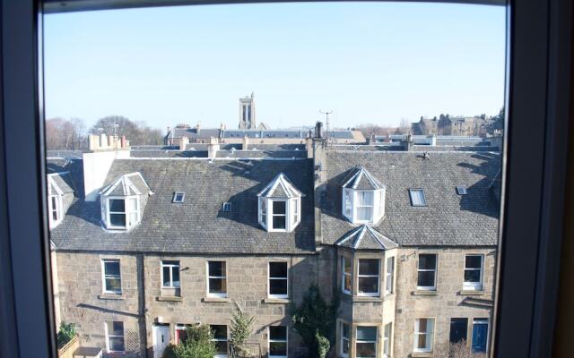 Newly Refurbished Edinburgh Apartment