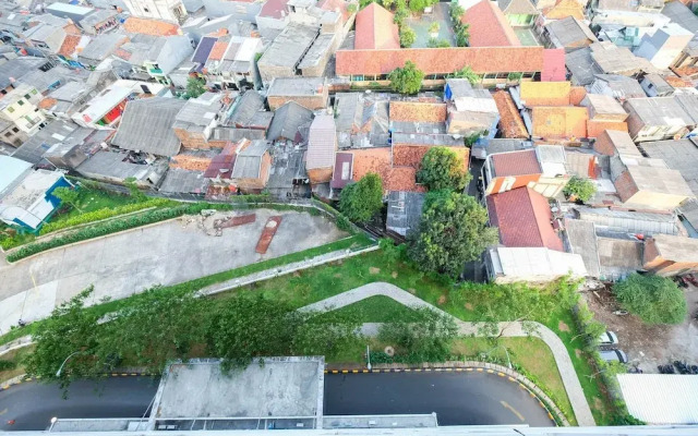 Comfy 2BR Bassura City Apartment Near Bassura Mall