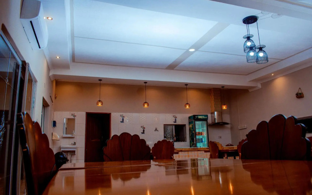 Dolar Lodge