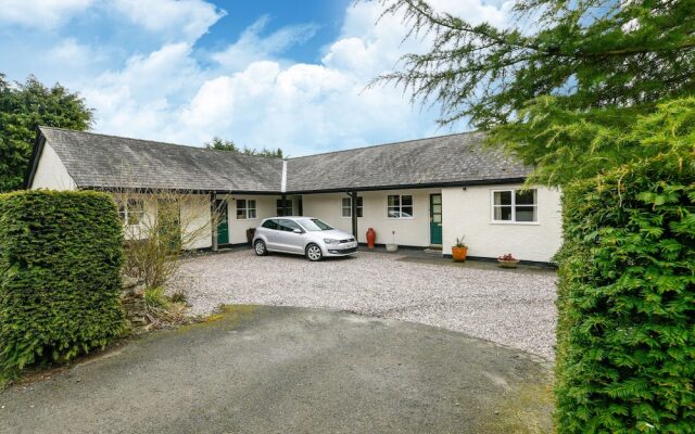 Lovely Holiday Home in Lydbury With Garden