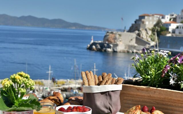 Douskos Port House