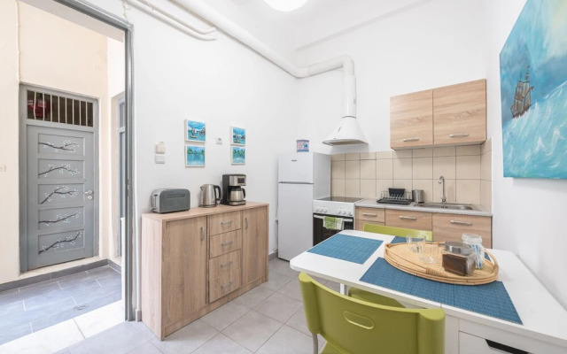 Cloudkeys Spacious Family Home in Thisio