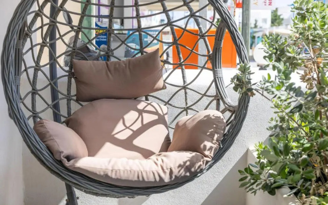 Naxos Petite Studios