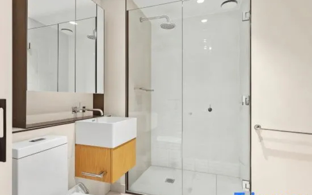 Urban Oasia off Chapel St with GYM, Pool & Parking – Bathroom – Melbourne