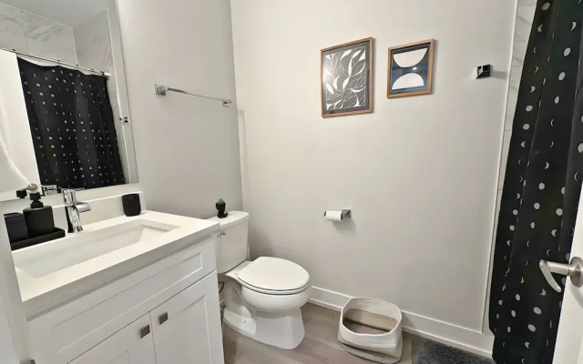 Modern 4BR with Parking - WV rep 4