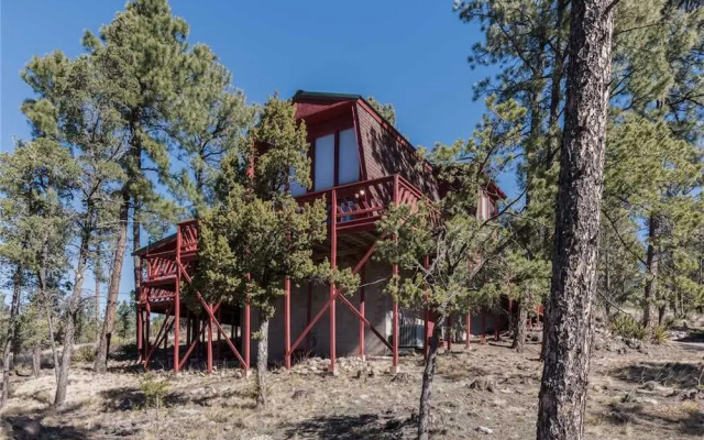Plaid House - Three Bedroom Cabin