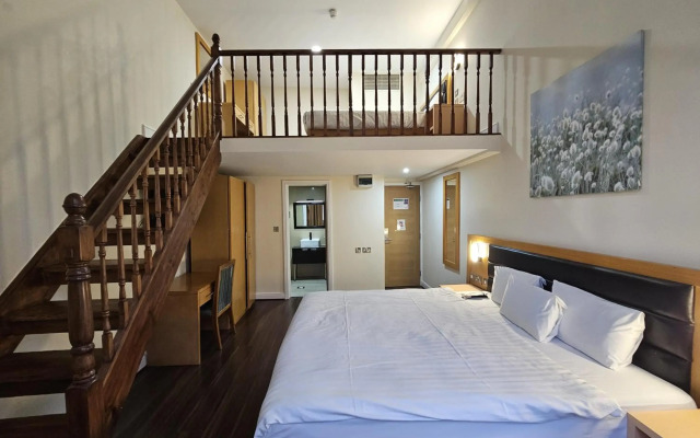 Cromwell International Hotel