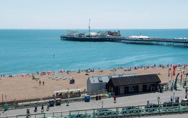 Direct Sea Views, Seafront Location & Free Parking