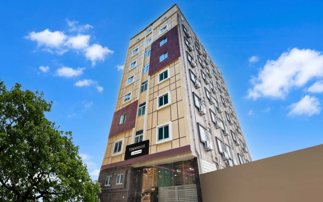 Super Townhouse Kokapet Near GAR