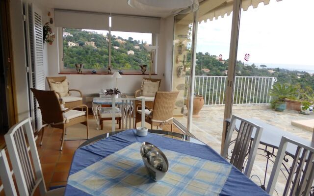 Villa With 4 Bedrooms in La Croix-valmer, With Wonderful sea View, Pri