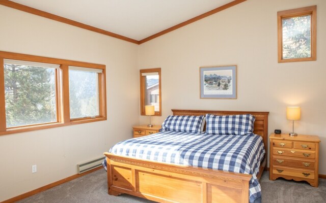 1320 Tennis Townhome 3 Bedroom Townhouse by RedAwning