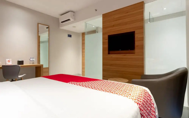 Travel Hub Hotel Kualanamu Airport
