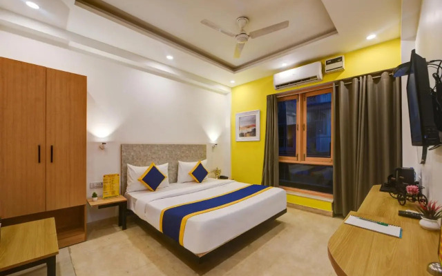 OYO Rooms 813 near Omaxe City Centre