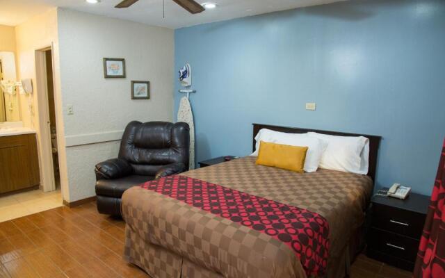 Townhouse Inn & Suites