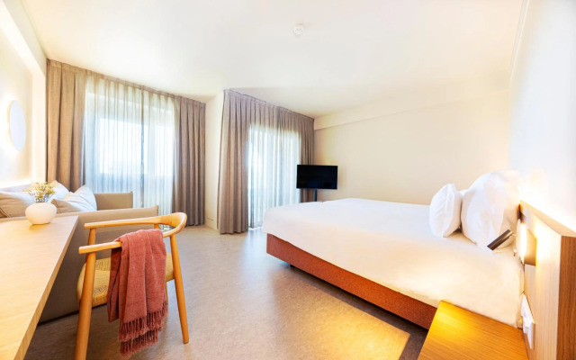 Отель Ozadi Altura Beach Resort