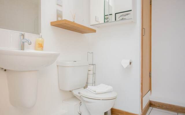 3 Bedroom Flat In East London