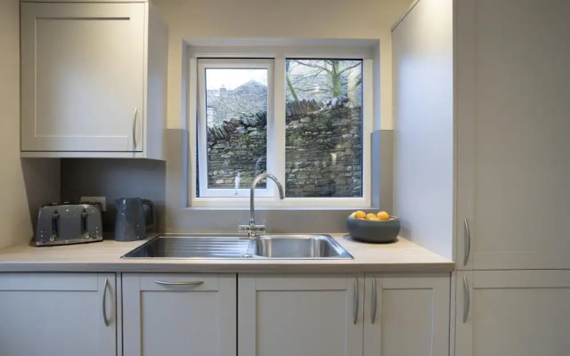 Ferndale s Hideaway - 1 Bedroom Spacious Apartment - Central Ambleside - Parking