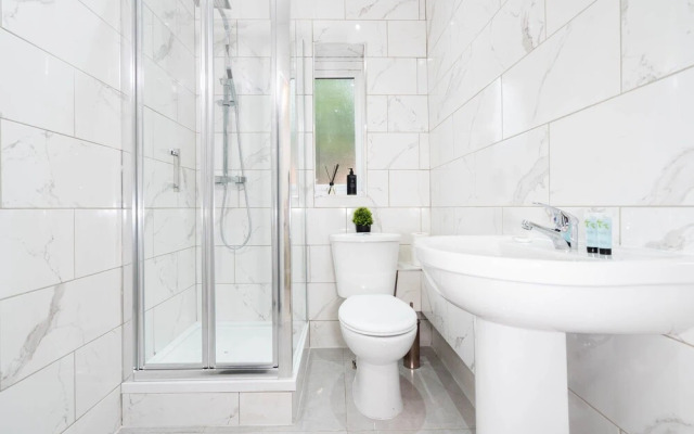 Large Family House With Garden Close to Birmingham