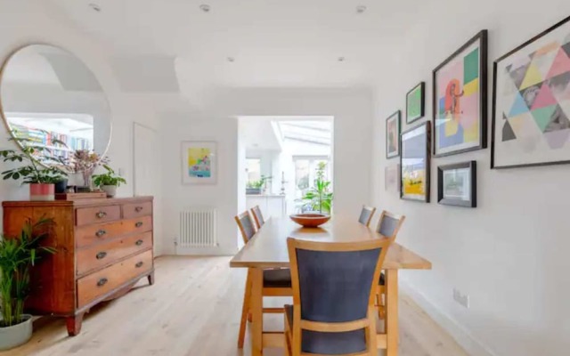 Beautifully Designed 2BD House - by Queen's Park!