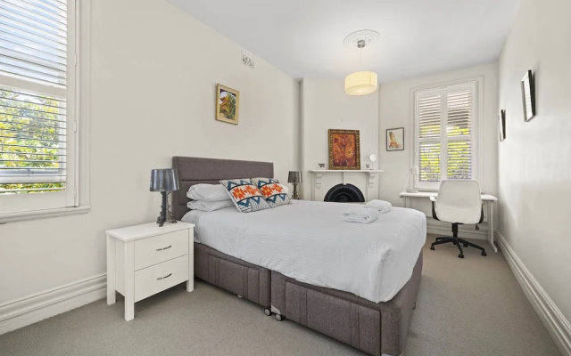 Light Filled Charming Townhouse – Guest Rooms – Sydney