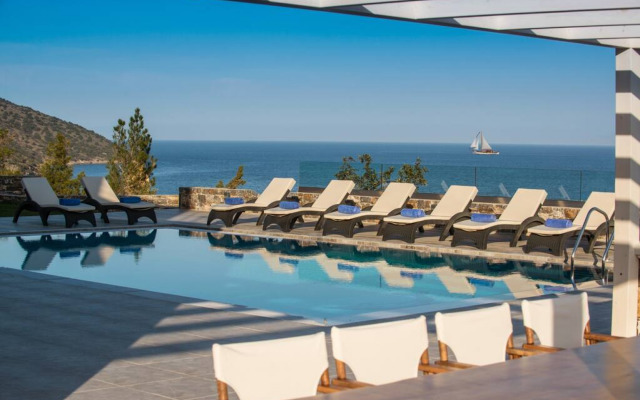 Villa Bellelen With a Heated Pool