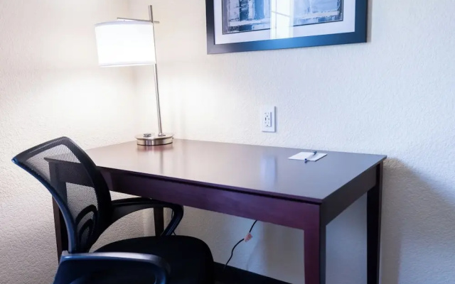 Cobblestone Inn & Suites - Winters