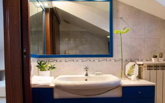 ALTIDO Lively 2 bedroom Apt with Parking close to Como