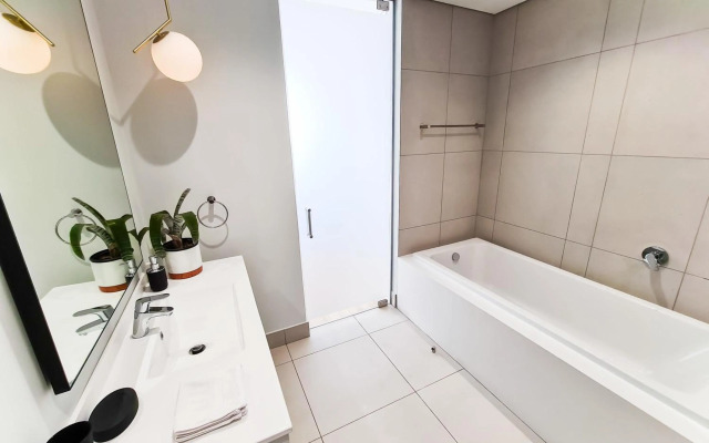 Ellipse Waterfall Upmarket Apartment